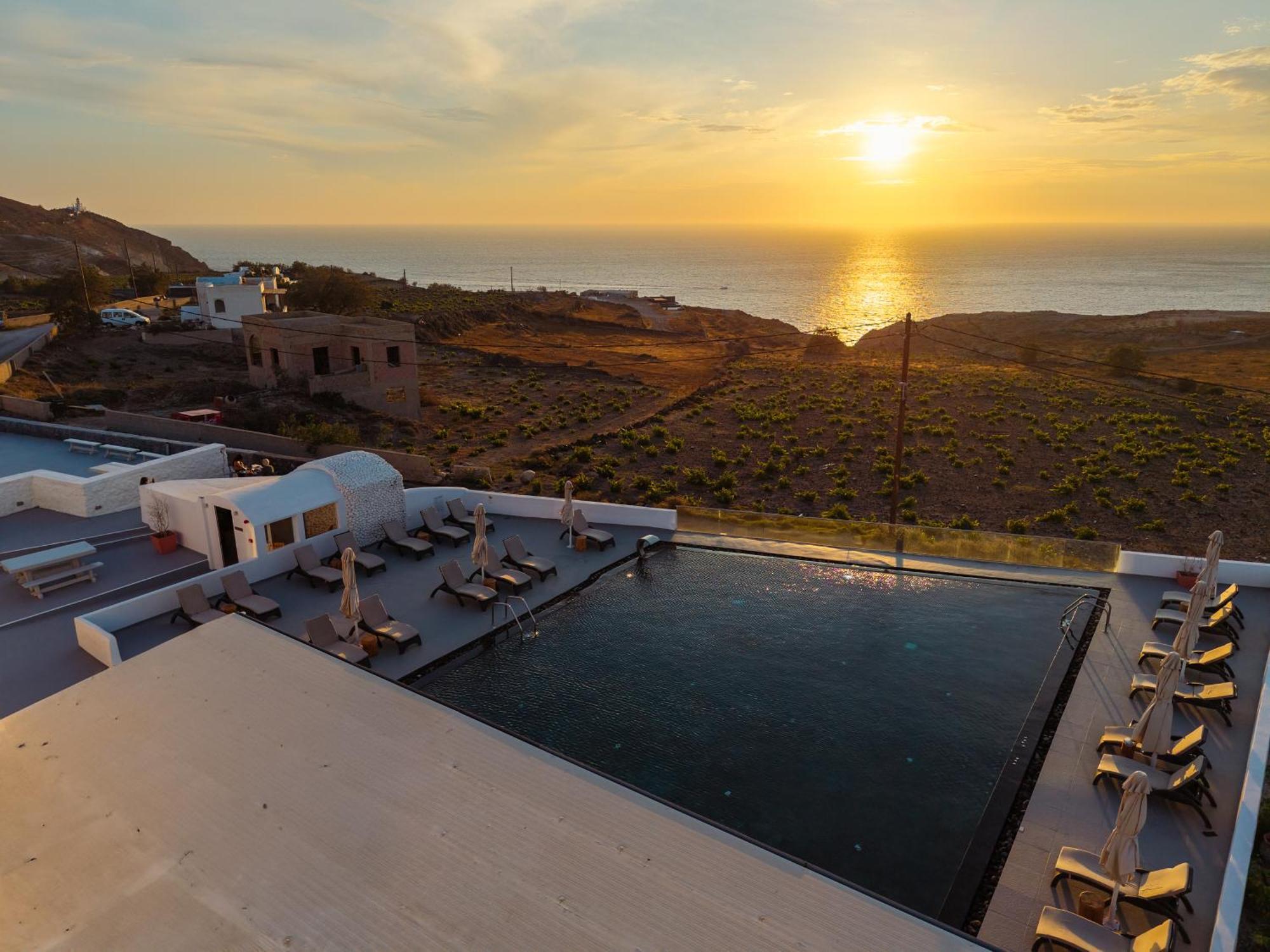 Serenita Luxury Suites Акротири Экстерьер фото