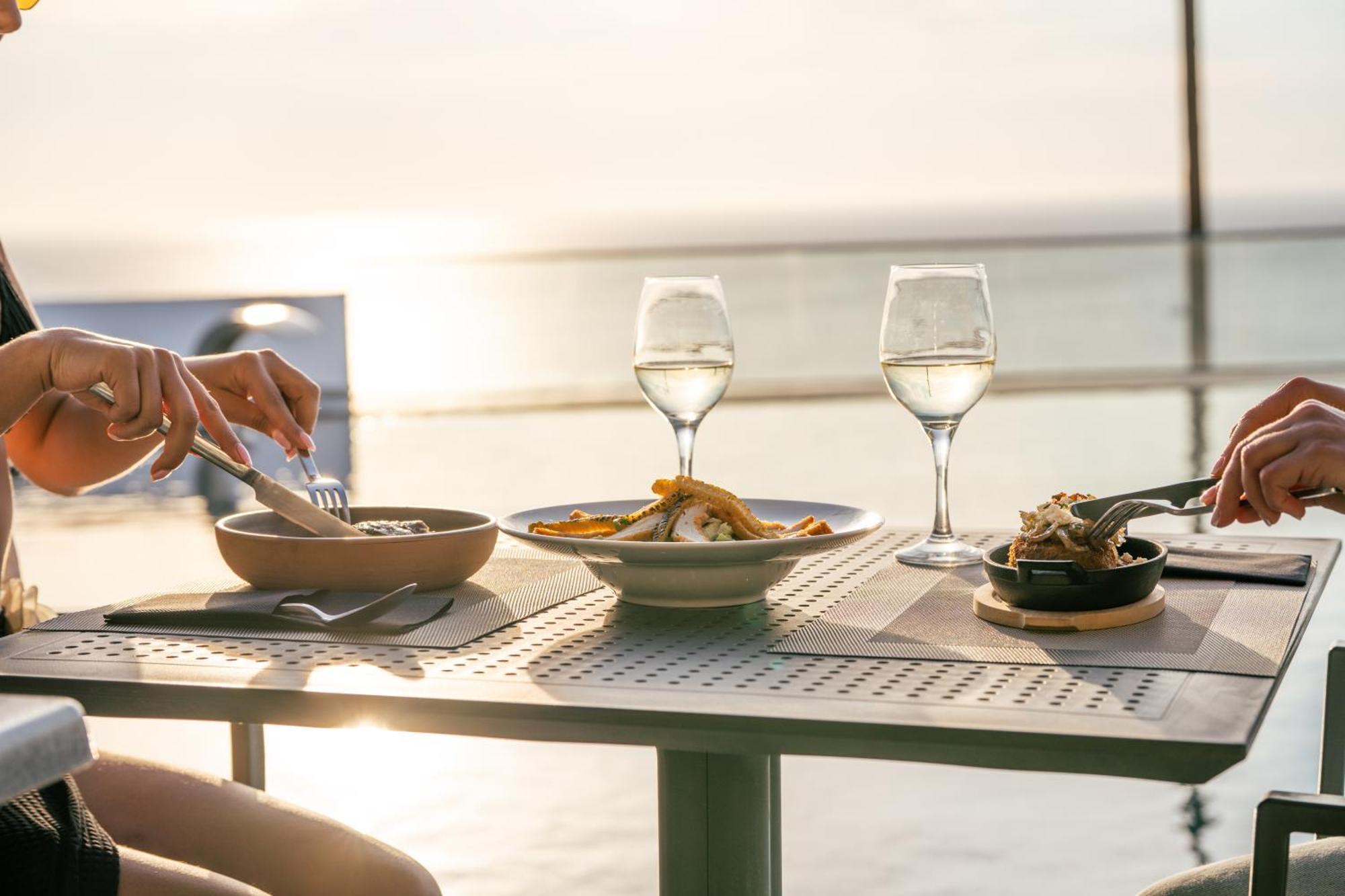 Serenita Luxury Suites Акротири Экстерьер фото